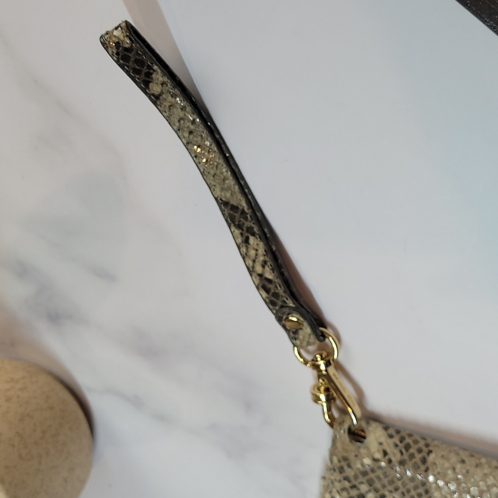 MICHAEL KORS SNAKE PRINT  PHONE WRISTLET - Picture 7 of 14